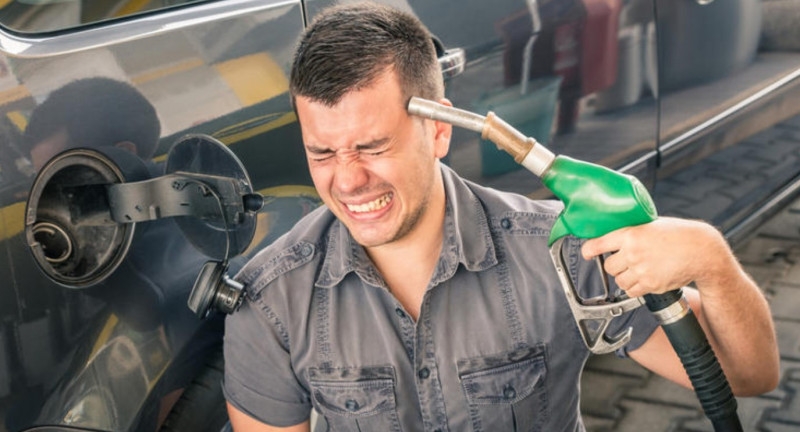 Как водителей обманывают на заправках — пять самых распространенных ...