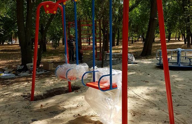 В парке Херсонская крепость установили детский городок